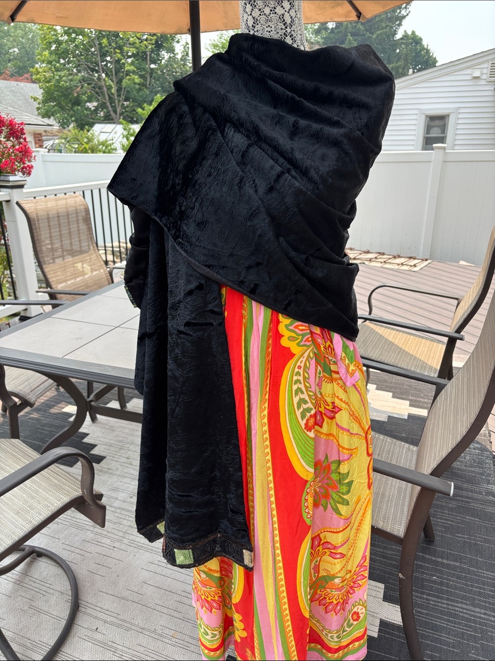 VERSUS GIANNI VERSACE LADIES BLACK VELVET SATIN SEQUIN WRAP/DRAPE-VINTAGE